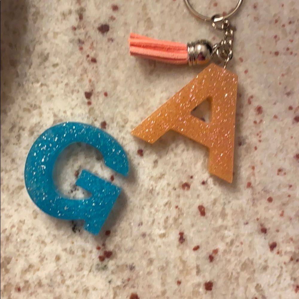 Beautiful custom resin keychain - Picture 3 of 4